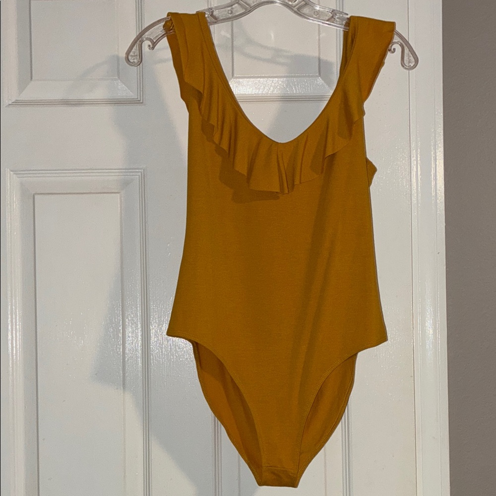 NEW Forever 21 Mustard golden deep scoop neck w/ ruffles  Ruffle Bodysuit SZ LRG